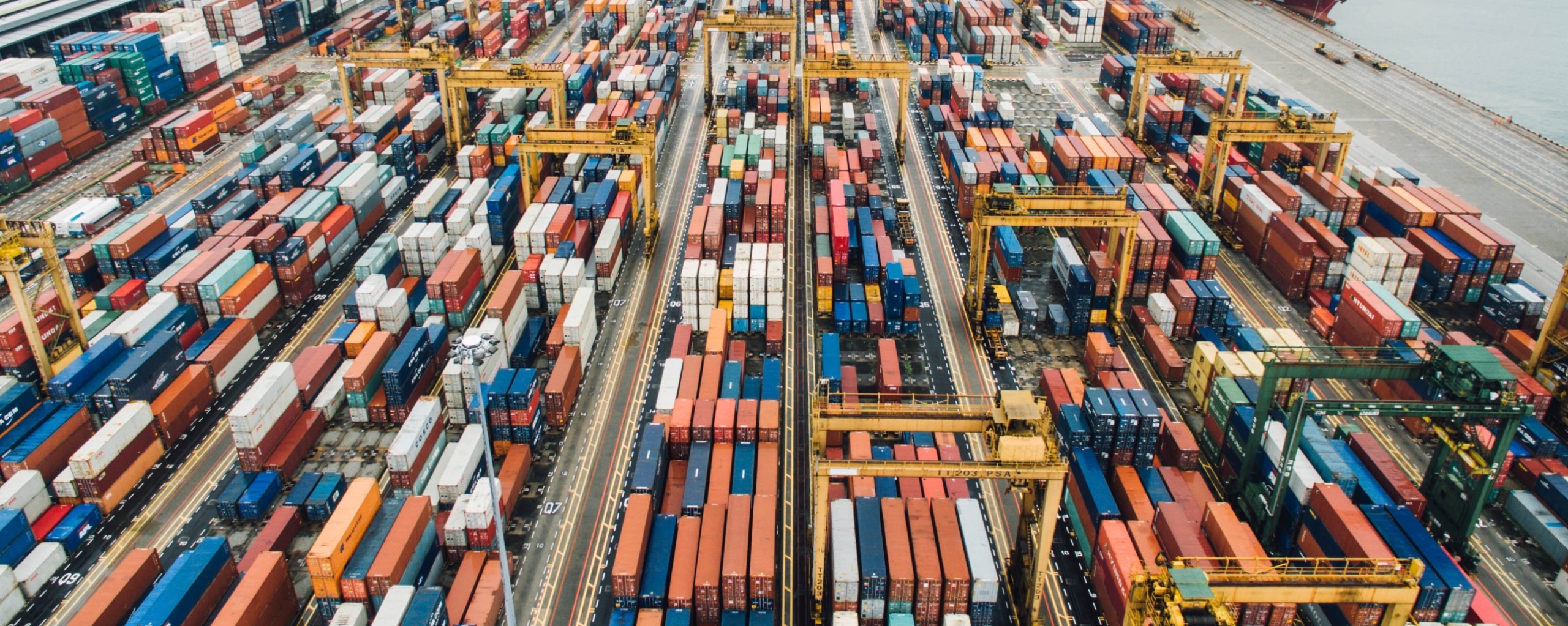 Отслеживание контейнеров. Импорт товаров/услуг, млрд. Трекинг контейнеров. Bmou6199083. Тягач контейнеровоз.